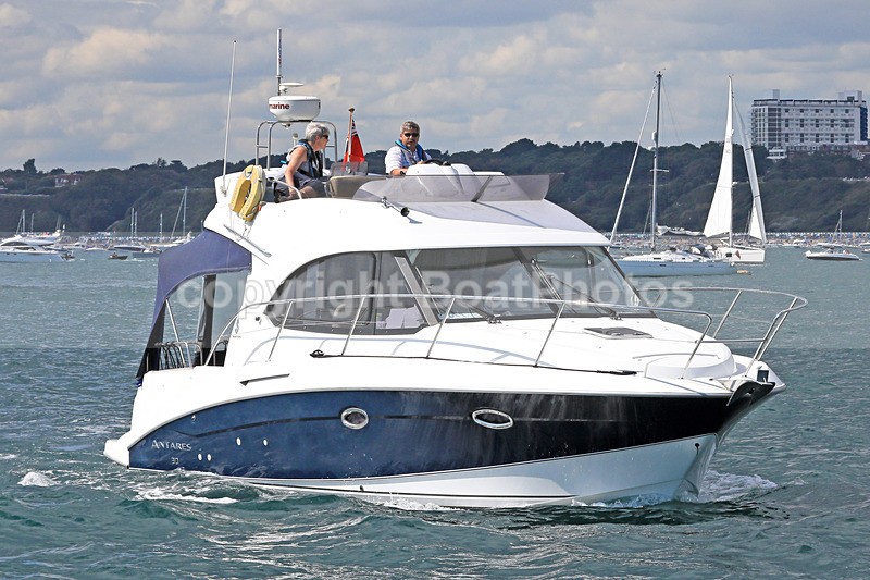 170902 TODDY - BENETEAU ANTARES 30 1Y3A9555 - Flybridge Cruisers