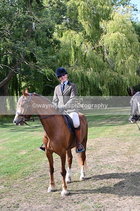 WJ6_3200 - Berks & Bucks - The Old farmhouse - Hound Exercise 20-08-25