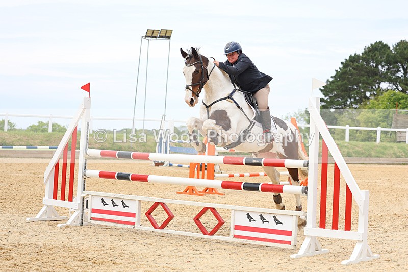 3E7A9382 - Class 8: Senior Newcomers/1.10m open
