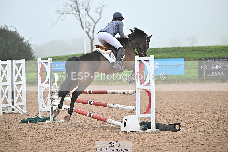 241103A-102910-06658 - SUN Cls 18 British Novice and 90cm Open