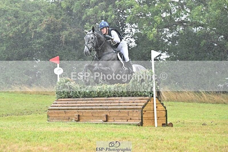 250830-151047-04804 - G-320-Gillian.Tabor