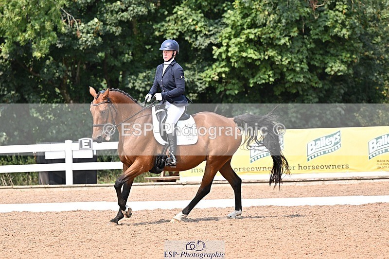 250816-140400-05254 - 151-Shona.MclauchlanLuca.Me.Go