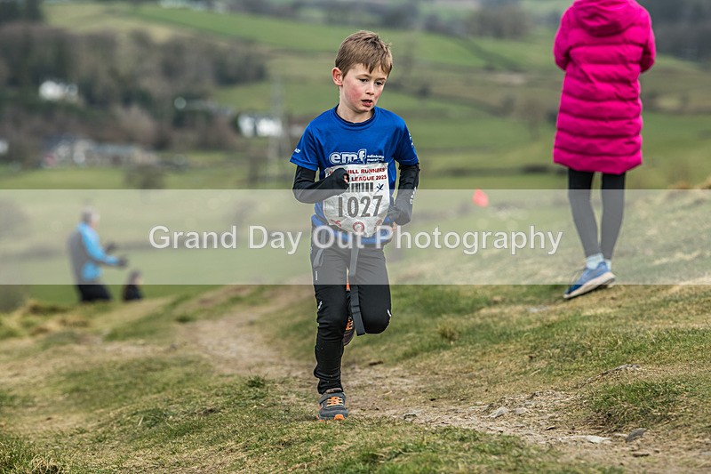 Helm Hill U9-18 - Kendal Winter League Helm Hill Under 9 Fell Race Sunday 16th March 2025