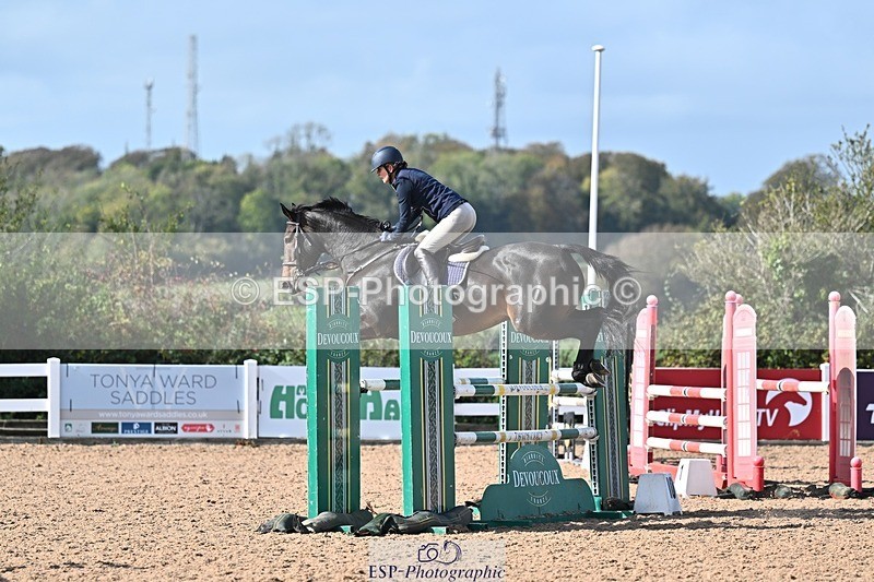 261014-131857-00628 - Cls  05 Snr Newcomers & 1.10m Open