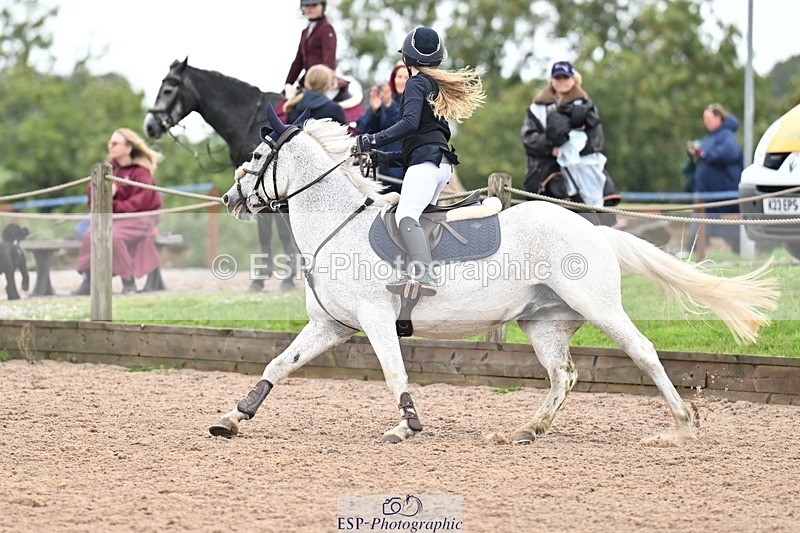 250920-154249-01782 - Cls 21 Pony Intro 80cm Derby