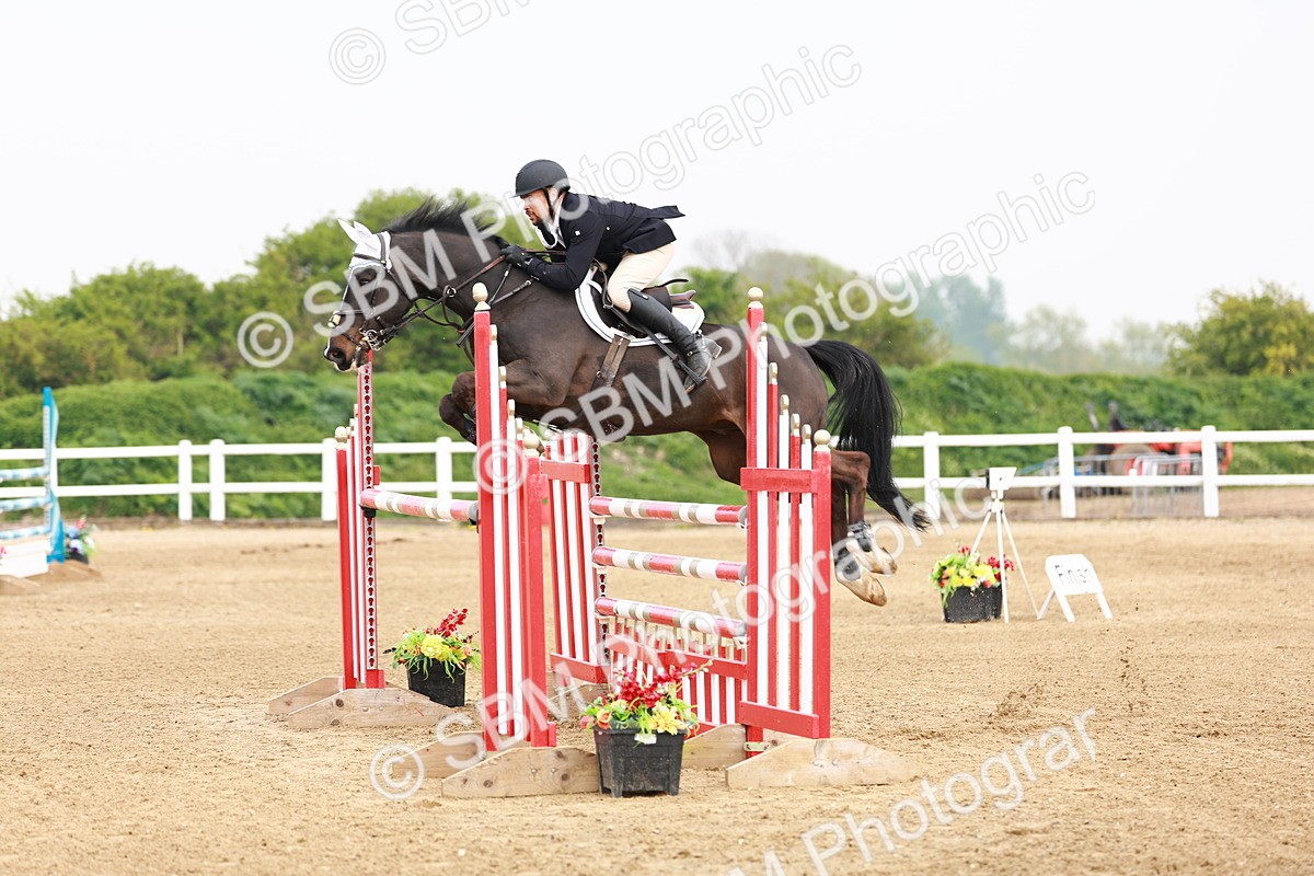  - Class 19 - Senior Foxhunter - 1.20m