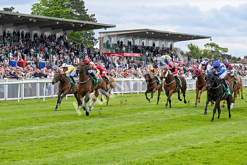 160526-Race 4-Right And Exact-9699 - Race 4 3.37pm Sky Bet For The Fans Handicap
