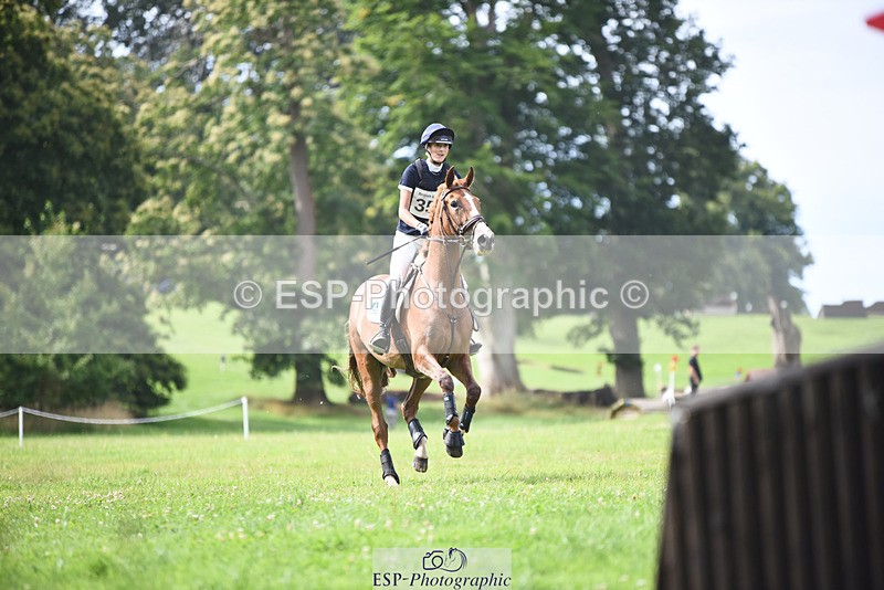 240804-103739-10795 - 353-Maja_Hullah-ORANJE_SPR