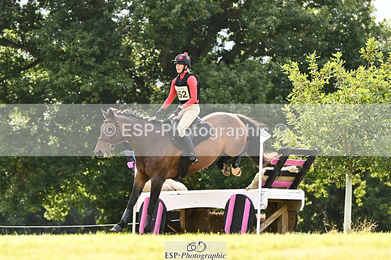 240825X-170944-37423 - 80cm XC 16.30 to 17.30