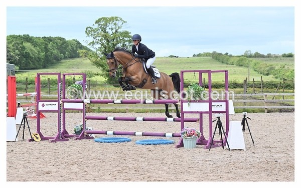 BPP_1180 - CLASS 6 FRI Senior Foxhunter/ 1.20m Open
