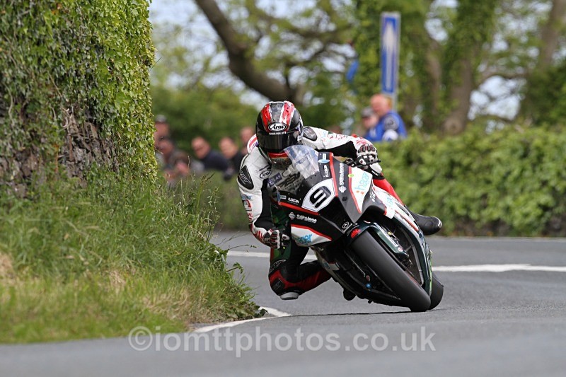 Ian Hutchinson - RST Superbike Race