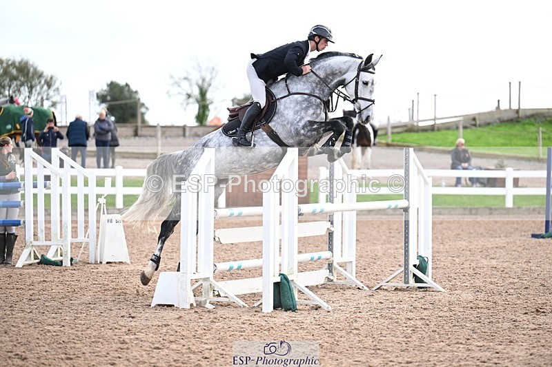 251022-124357-00411 - Cls 4 Snr Newcomers 1.10m