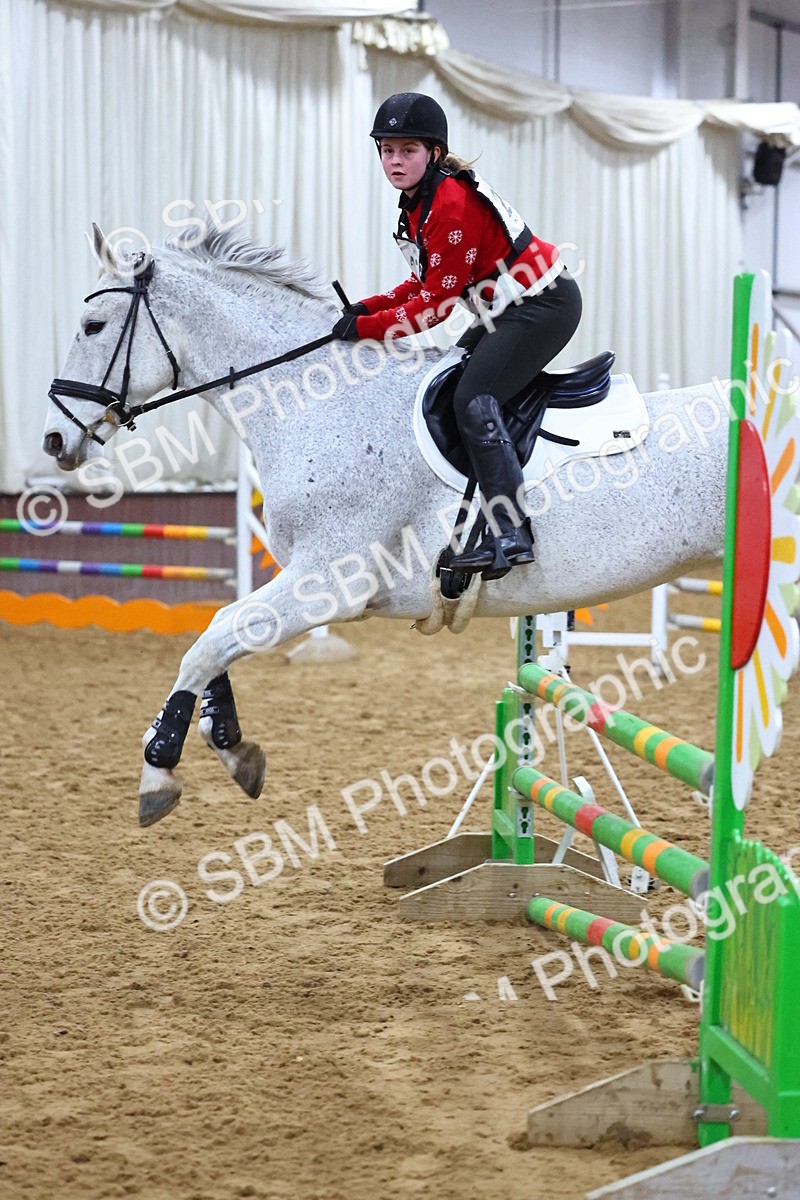 SBM_002538 - Class 6 - Holly & Ivy Stakes - 90cm