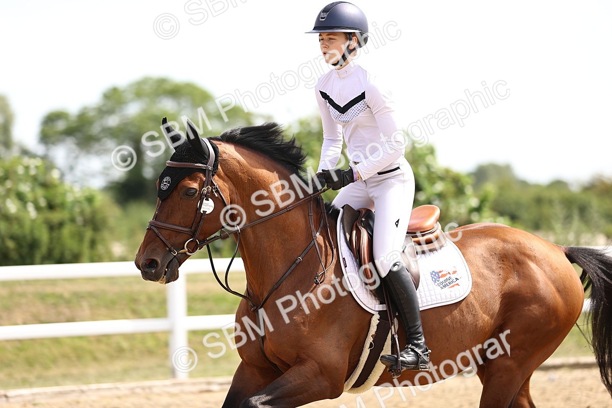 SBM_000453 - Class 15 - Redpost Equestian Senior Foxhunter - 1.20m