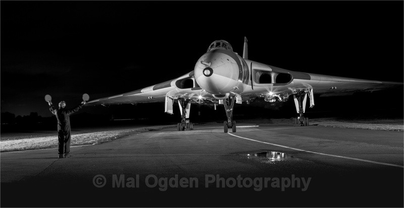 Vulcan XM655 Taxiing - Black & White/Monochrome