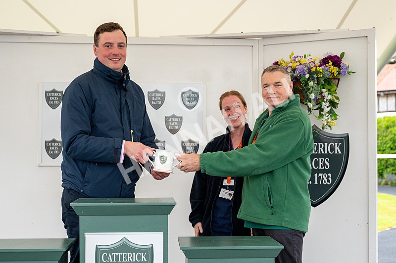 110626-Race 2-Two Commanders-0319 - Race 2 18.52pm Bowel Cancer Screening Programme Saves Lives Novice Stakes