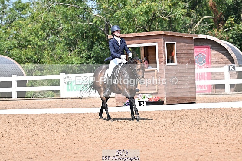 250816-122248-04000 - 090-Sarah.GoddardSaris.Fingers.Crossed