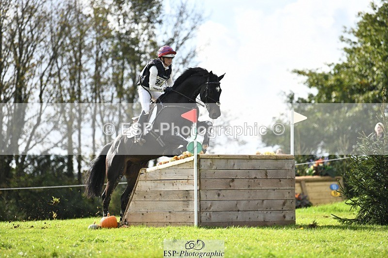 231022-140609-28963 - 342-STORM.IN.DECEMBER-Claire.Fielding-XC