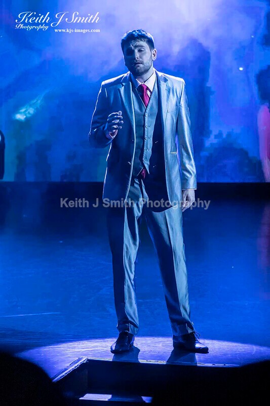 7KJS0249 - Ambition show team