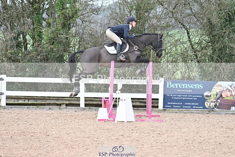 231208A-132727-00903 - Cls 6 Foxhunter & 1.20m Open