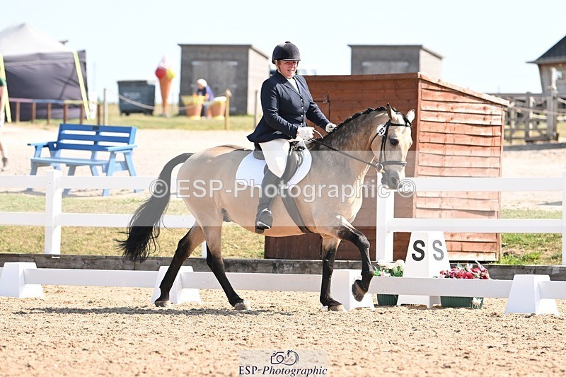 250816-111204-03547 - 082-Sarah.DavisWinston.Classic.Gold