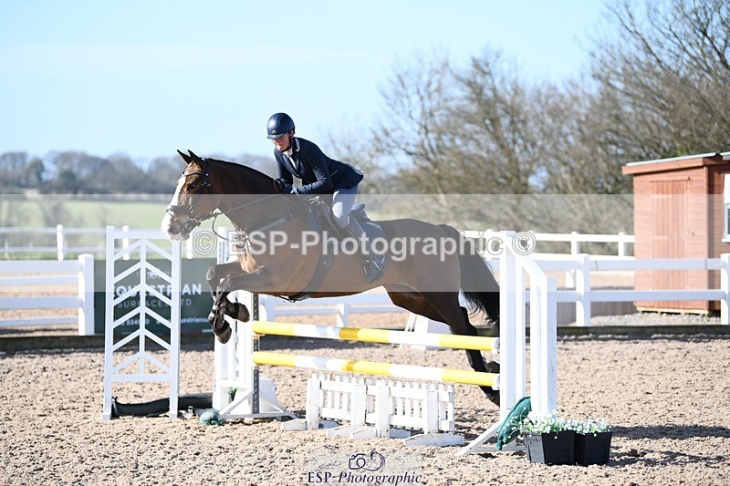 250330-101550-06048 - Cls 32 British Novice and 90cm