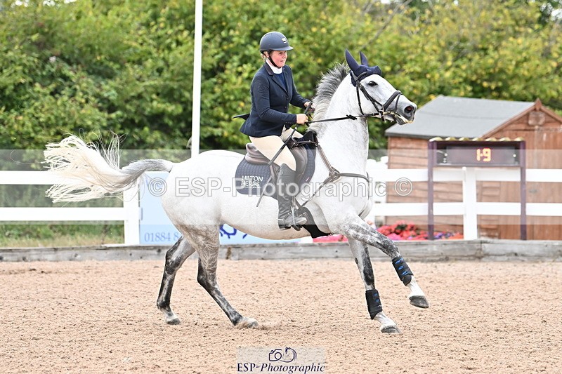 250820B-125220-00632 - Cls 4 Newcomers and 1.10m Open