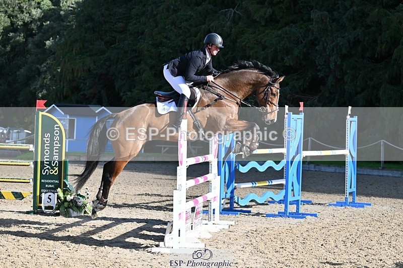 231022-112923-26324 - 321-MAN.ABOUT.TOWN.II-David.Doel-SJ