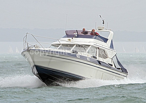 110625 MOON SHADOW IMG_3624 - Flybridge Cruisers
