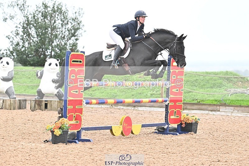 251003-131443-01063 - Cls 3 Foxhunter and 1.20m
