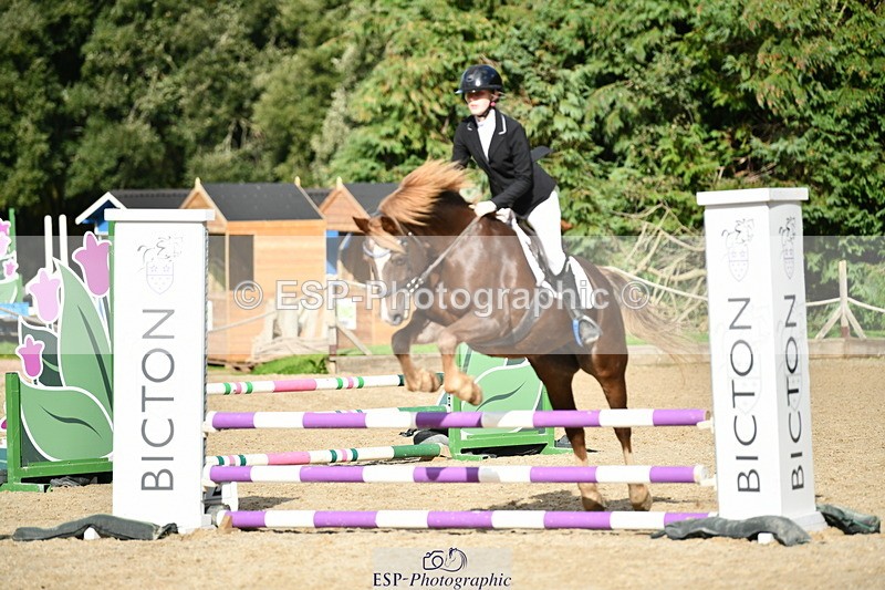 251004A-145607-01580 - Classes 8 & 9 70cm