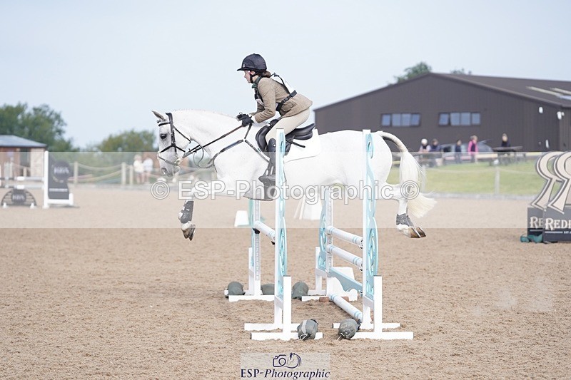 240831A-094416-00018 - 101-Issy.Perry-DATE.NIGHT