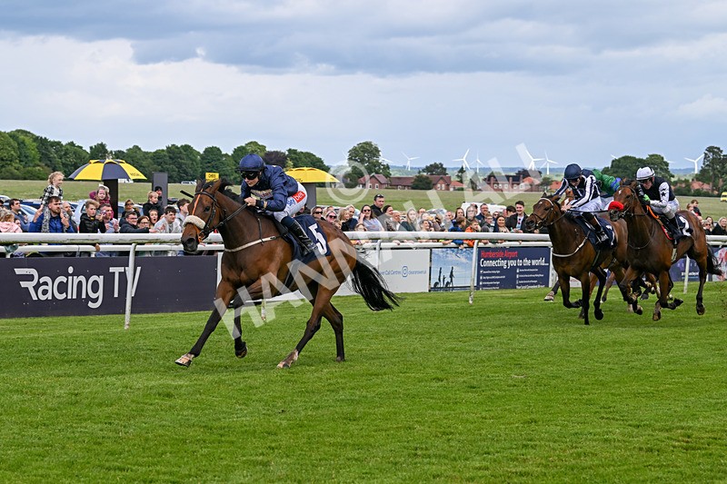 290524-Race 2-Powdering-5681 - Race 2