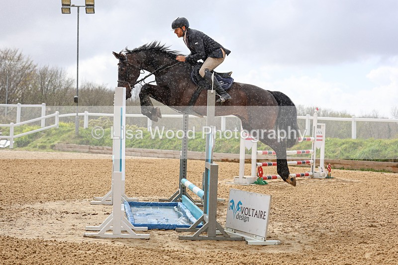 3E7A2517 - Class 9: Senior 1.30m open