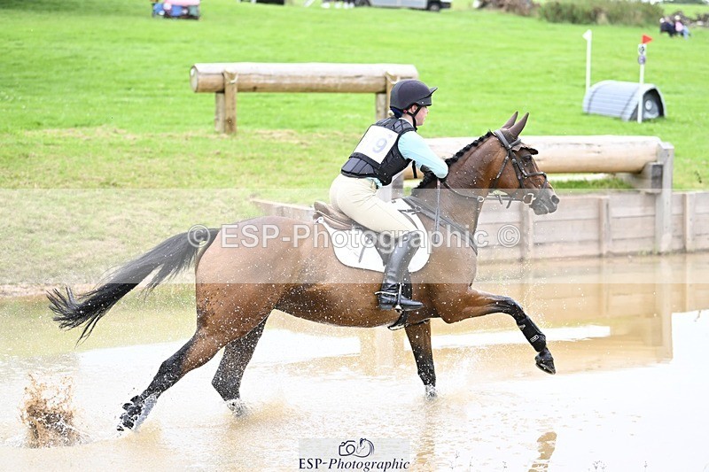 240803-125347-04535 - 119-Izzy_Baines-RIGHT_ON_QUE