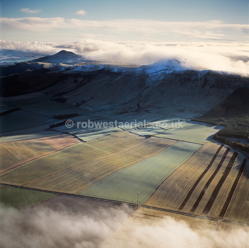 A00715AX2 Lomond Hills in central Fife 2016 - Mountains, hills and moors