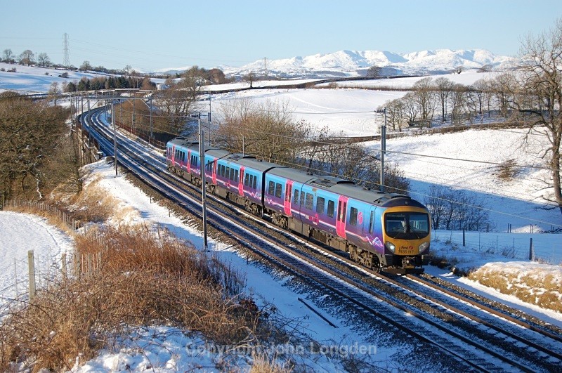 8.12.10 - 185117 07.25 Manchester Airport - Edinburgh, Docker - West Coast Main Line (north to south)