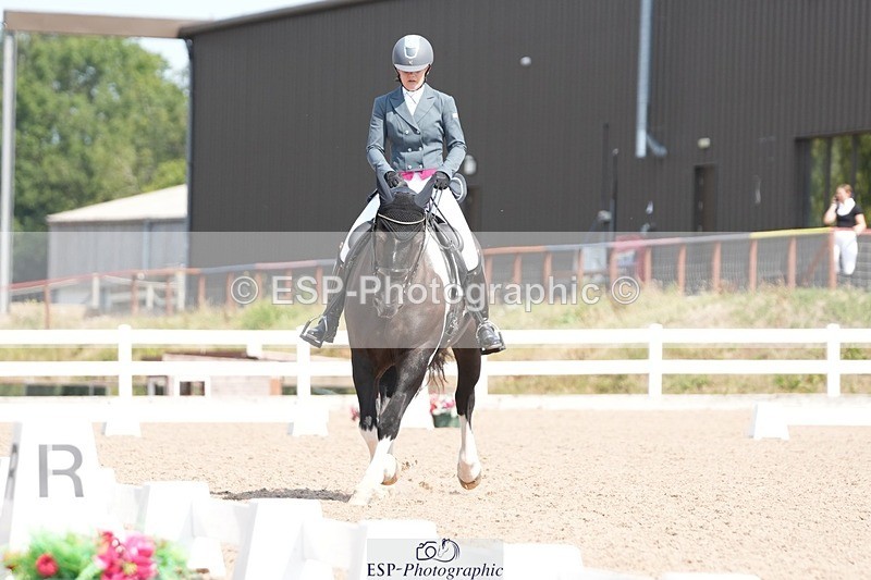 250817-122407-09039 - 163-Hannah.TownleyThe.Domino.Effect