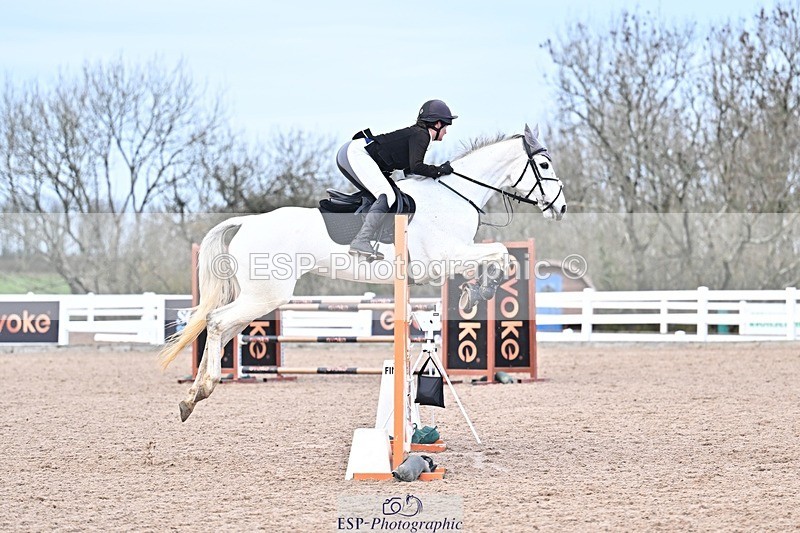 251126-133143-00587 - Cls 5 Foxhunter and 1.20m