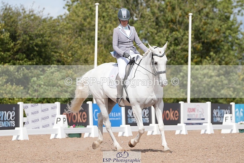 250906-122620-02344 - 070-Charlotte.DoreyDeards.Silver.Bounce