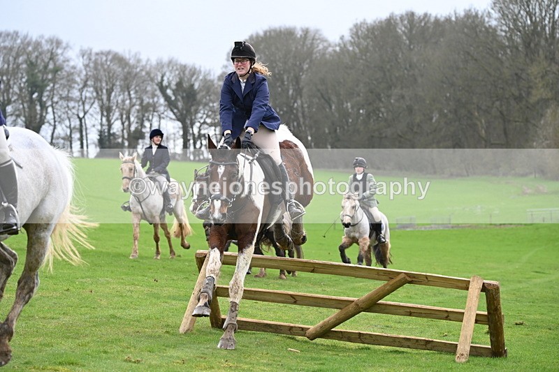 WJ6_9160 - Line Three