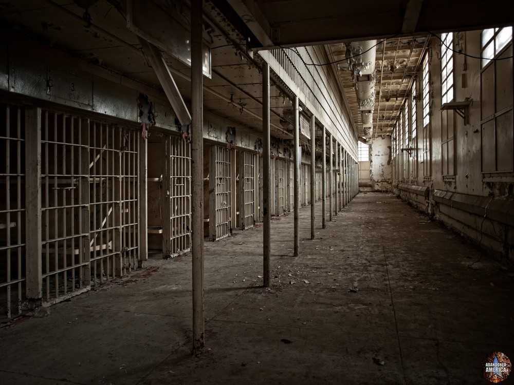 Essex County Jail Annex (Caldwell, NJ) | Cellblock Ground Floor - Essex County Jail Annex