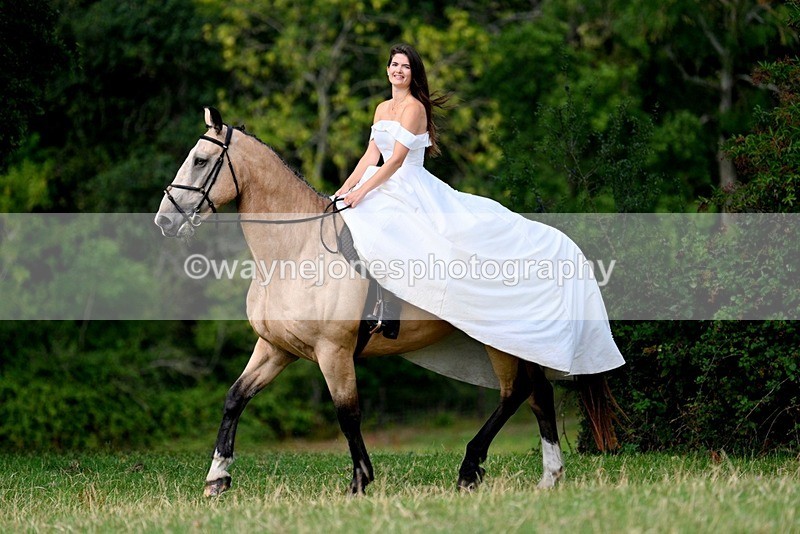 WJ7_5985-001 - Zoe & Fred Wedding Dress Shoot 09-08-25
