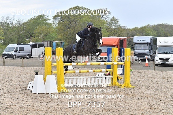 BPP_7357 - CLASS 9 FRI  Senior Newcomers/ 1.10m Open