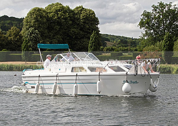 100702 TEMPLE IMG_0307 - HENLEY REGATTA - FRIDAY 2nd JULY 2010