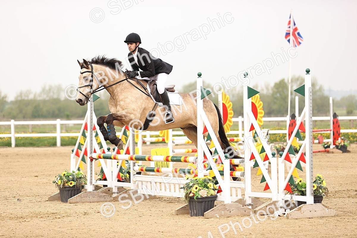  - Class 15 - Senior British novice - 90cm