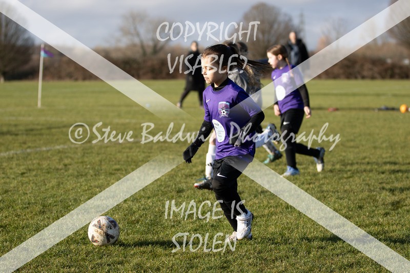 1DX30953 - 2026-01-17 FC Abbey Meads U9 Purple Girls V Develop FC U9 Girls