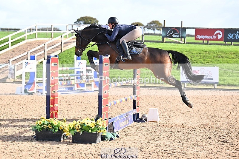 251005-105156-02882 - Cls 15 Foxhunter and 1.20m