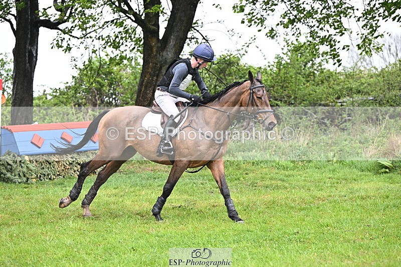 250418-123931-03063 - 025-Oliver.Thompson-HOLD.ME.TIGHT