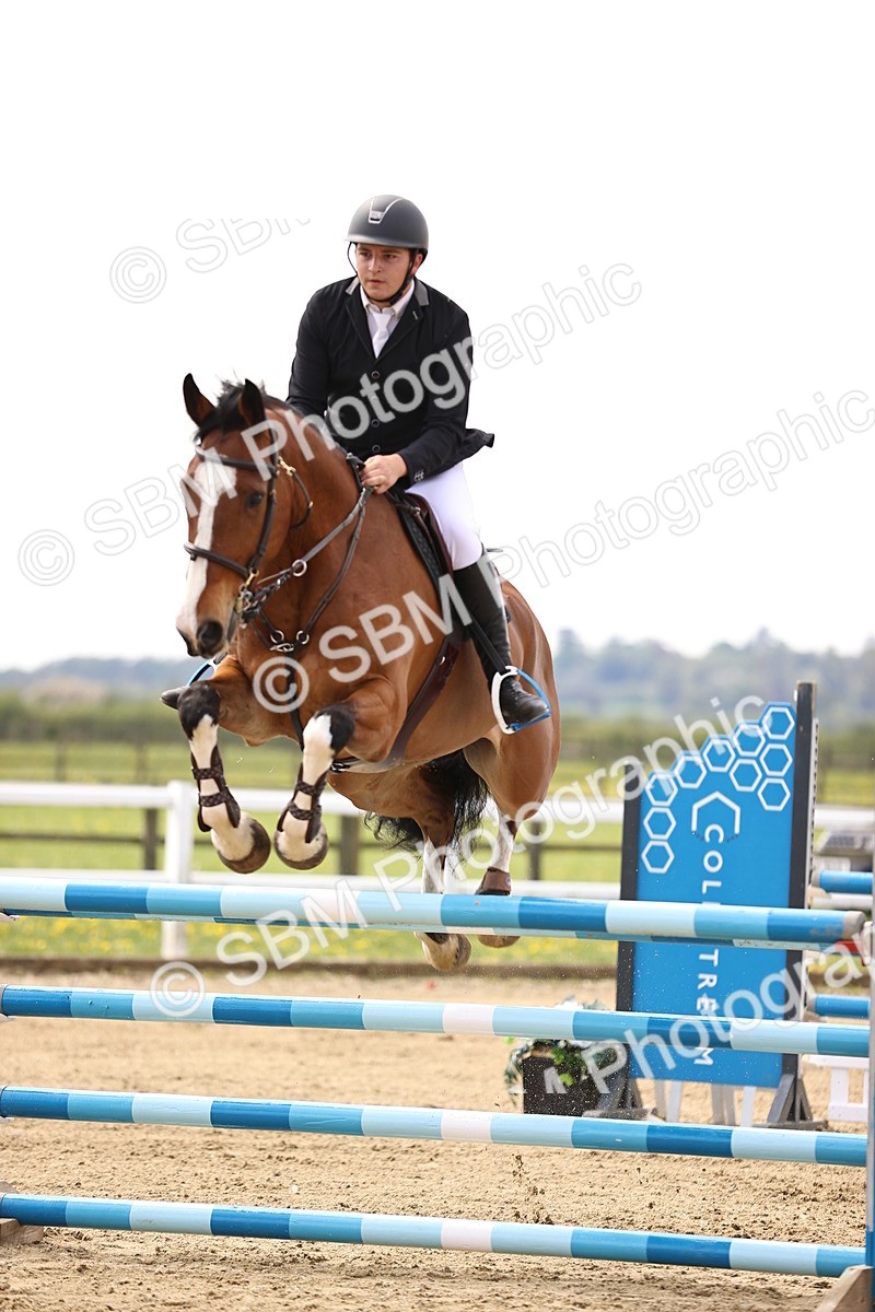 SBM_002443 - Class 11 - Senior newcomers - 1.10m